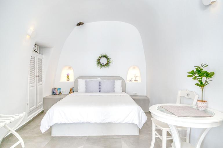 Bedroom 4, Aris Caves, South Aegean