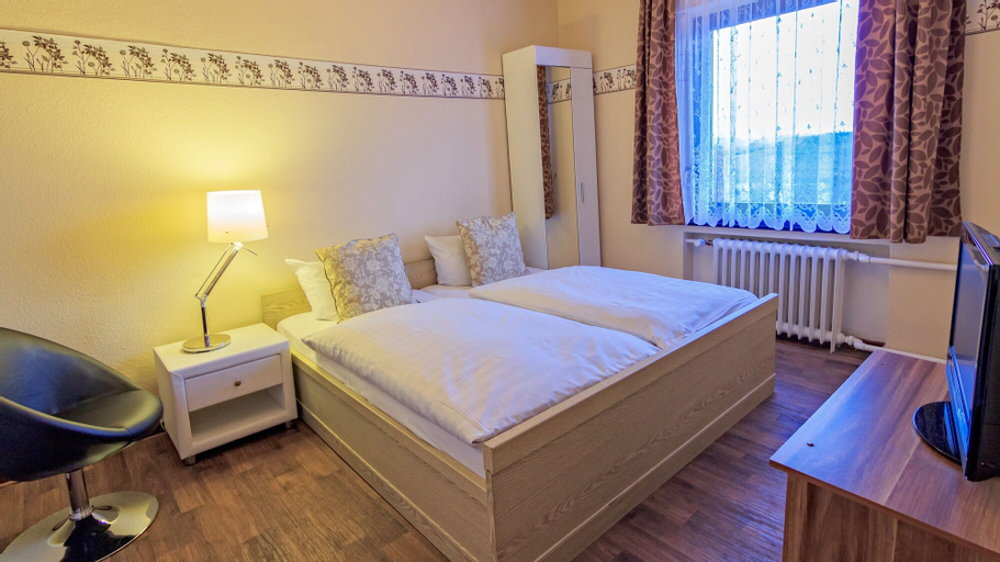Bedroom 16