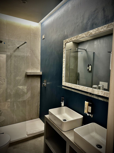Bathroom 5, In Trastevere house, Rome