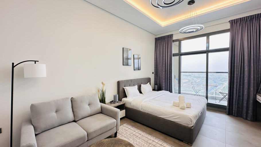 Bedroom 2, Upscale Studio Apartment Burj View with Balcony Free Parking by Belvilla, Dubai