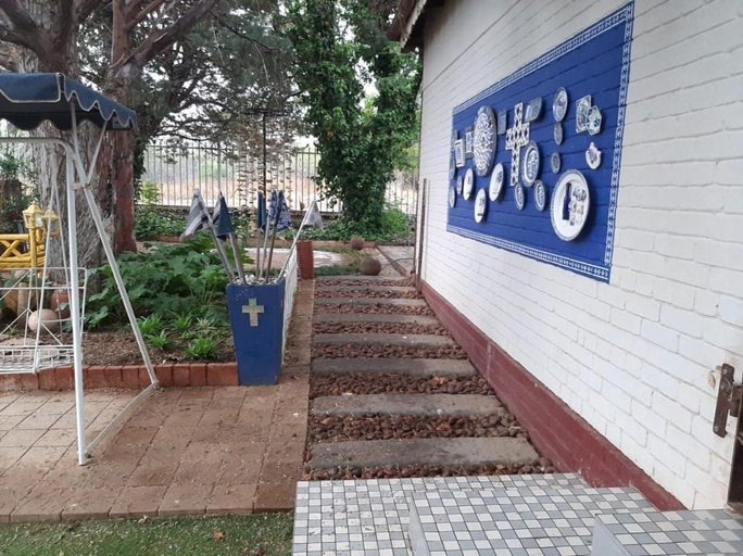 Others 5, Soutpan Guesthouse, Lejweleputswa