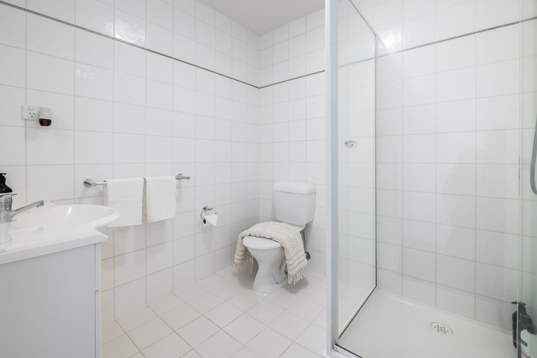 Bathroom 4, Mega Style Apartments Capri, Melbourne