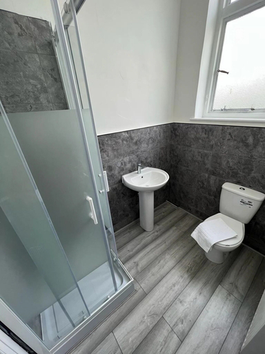 Bathroom 4, Crofton House Hotel, Torbay