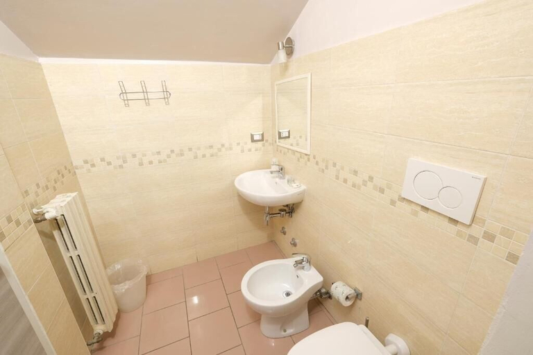 Bathroom 3, Hotel 26, Milano