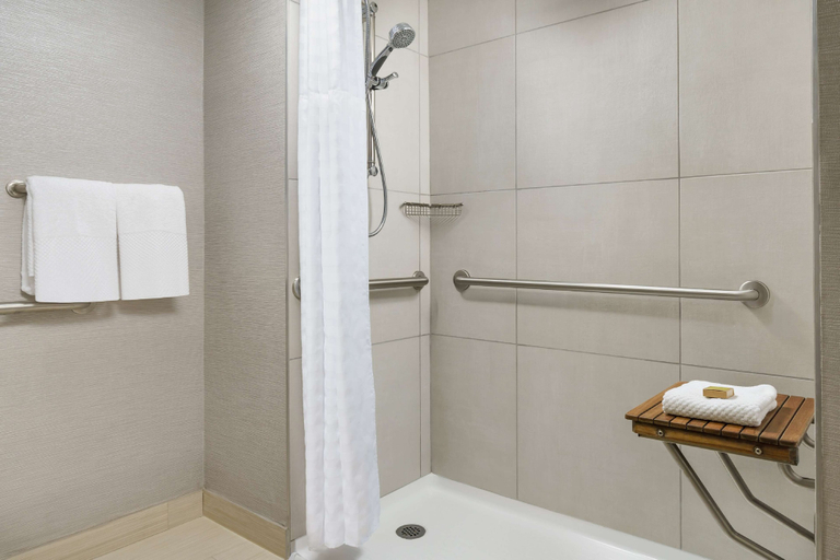 Bathroom 5, DoubleTree by Hilton Orlando Airport, Orange