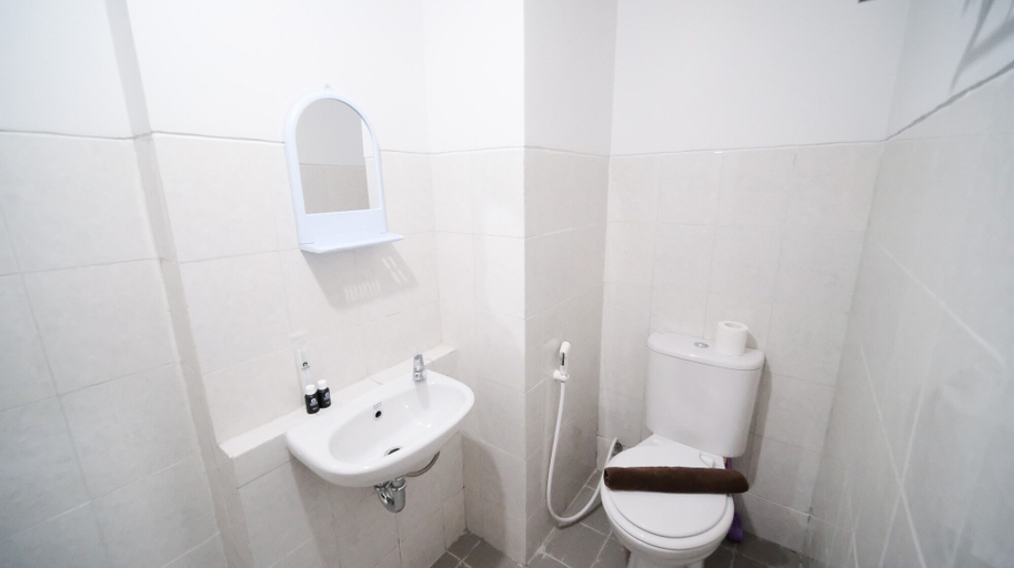 Bathroom 4, Best Choice And Comfy Studio Apartment At Suncity Residence, Sidoarjo
