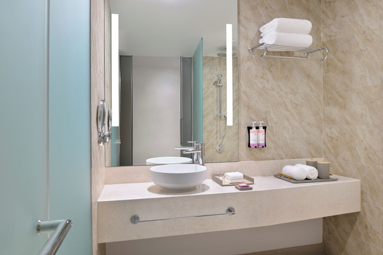 Bathroom 5, Mövenpick Hotel and Hotel Apartments Ghala Muscat, Seeb