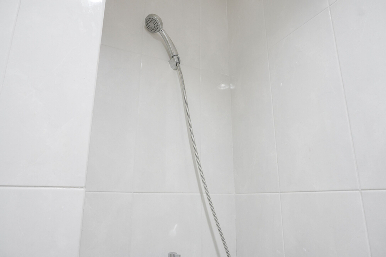 Bedroom 5, Comfy Studio Apartment At Evenciio Margonda, Depok