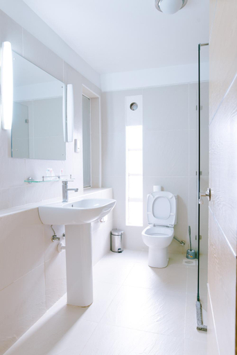 Bathroom 4, West Wood Hotel Nairobi, Westlands