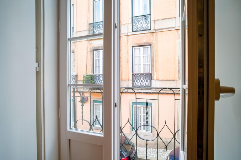 Balcony/terrace 2, Bright And Sunny Apartment, Lisbon