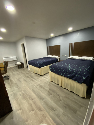 Bedroom 2, Budget Inn, Eddy