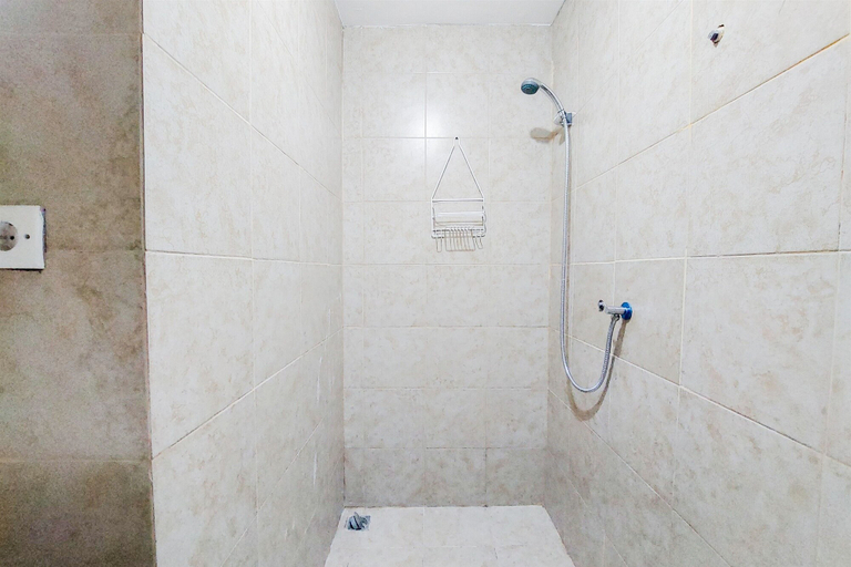 Bathroom 5, Cozy And Minimalist Studio Great Western Apartment, Tangerang