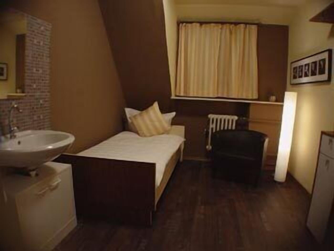 Bedroom 24