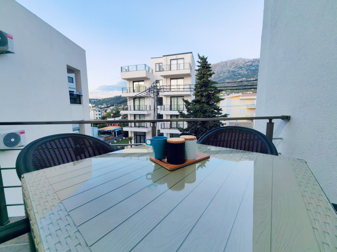 Others 5, Mialex apartments
