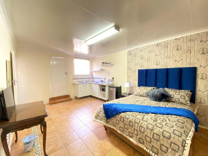 Others 4, DMpire Suite, City of Johannesburg