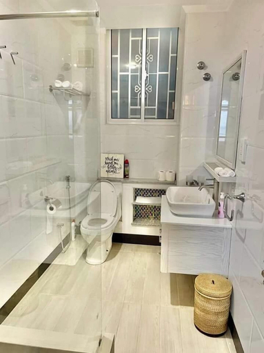 Bathroom 3, Beau Vallon Studios