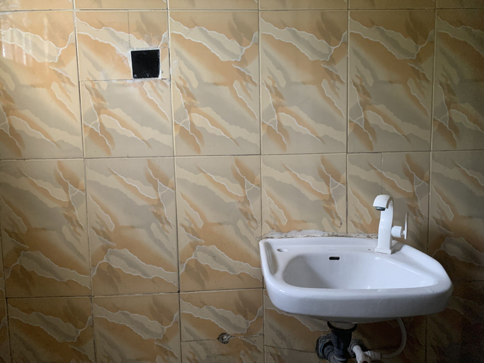 Bathroom 4, New Travellers Lodge, Eti-Osa