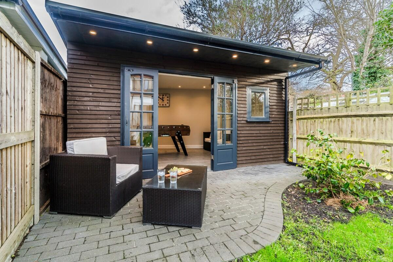 Others 2, Cozy 3 Bedroom Terrace Cottage in Epsom, Surrey