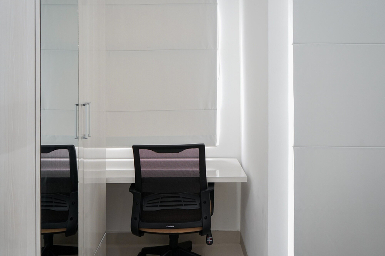 Bathroom 4, Comfort And Simply Studio Room At Serpong Garden Apartment, Tangerang