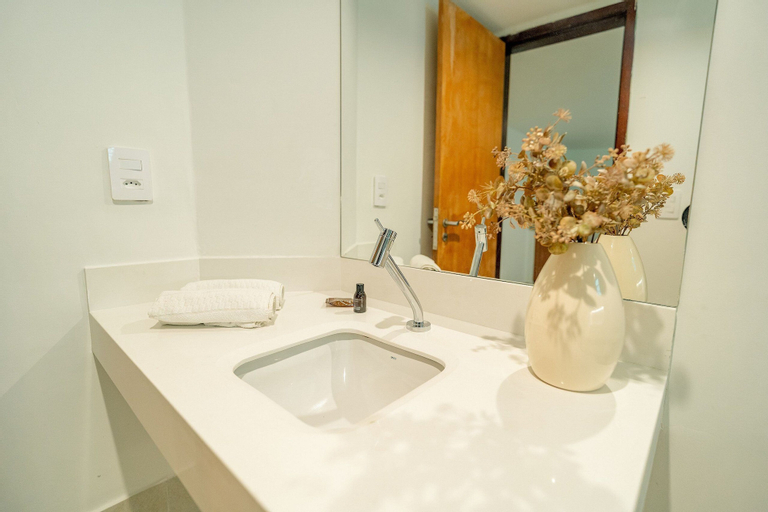 Bathroom 10