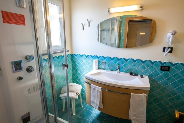 Bathroom 3, Hotel Terme President, Napoli