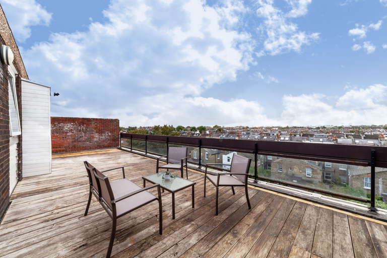 Others 5, High-End 2 Bed Flat near Westfield London, London
