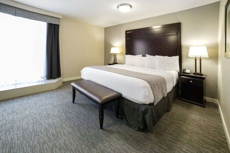 Bedroom 3, The Kanata by BCMInns Blairmore, Division No. 15