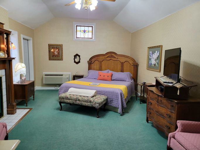 Bedroom 2, Evening Shade Inn, Carroll