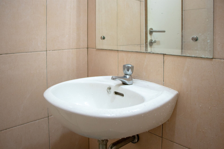 Bathroom 2, Homey And Cozy Stay Studio At Margonda Residence 2 Apartment, Depok