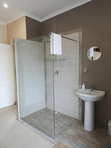 Bathroom 3, At 29 Columba, Eden