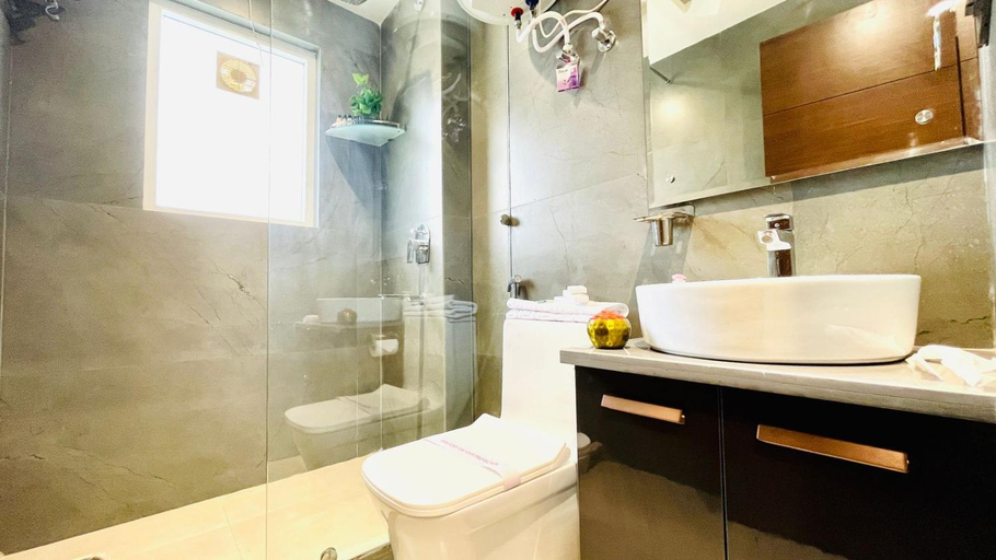 Bathroom 3, BluO Studio2 DLF Cybercity - Balcony, Gym TT, Lift, Gurgaon