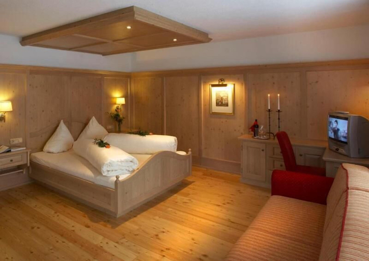 Bedroom 3, Alpenhotel Ernberg, Reutte