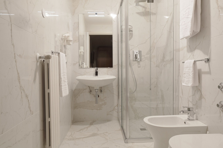 Bathroom 5, Rechigi Park Hotel, Modena
