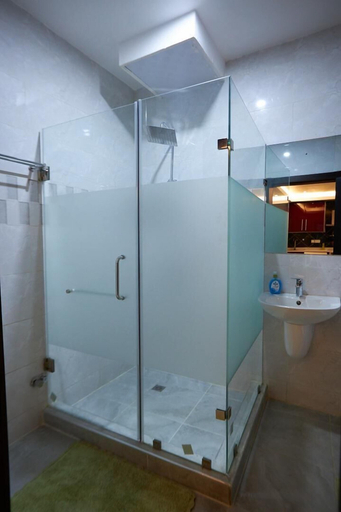 Bathroom, Luxurious 1 Bedroom Apartment with Pool, Accra