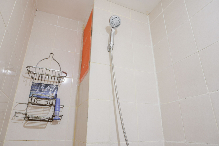Bathroom 2, Cozy Living Studio At Sunter Park View Apartment, North Jakarta