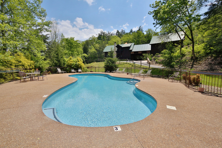Sport & Beauty 4, Majestic Manor - Five Bedroom Cabin, Sevier