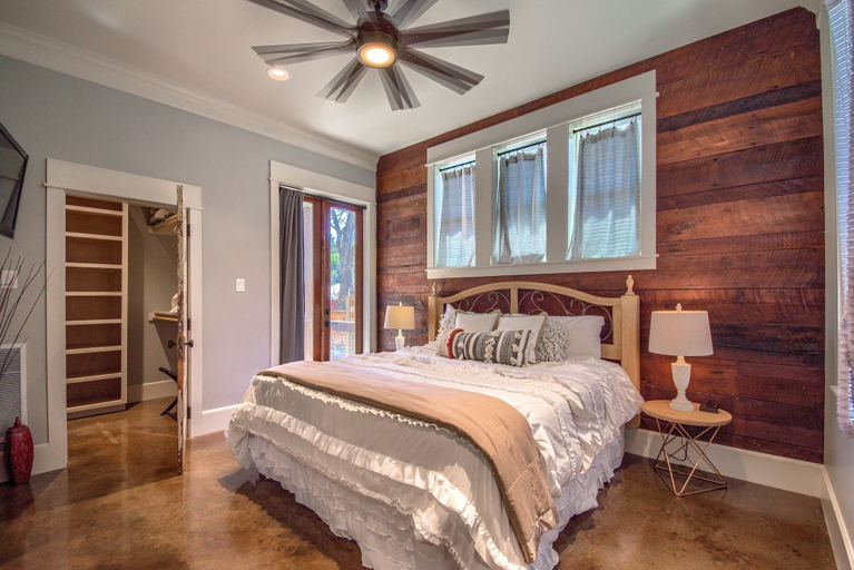 Room 5, River Repose Rr 7134 4 Bedroom Home by RedAwning, Comal