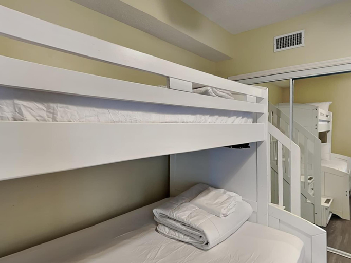 Bedroom 3, Majestic Beach Resort by Resort Collection, Bay