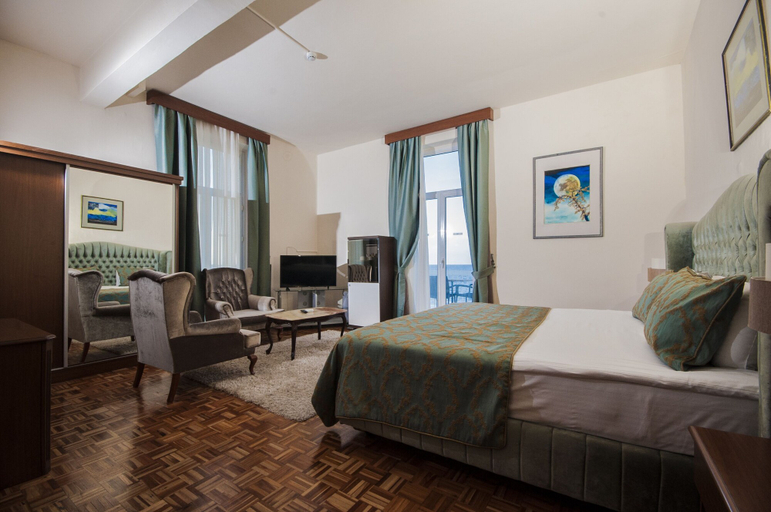Bedroom 2, Dome Hotel