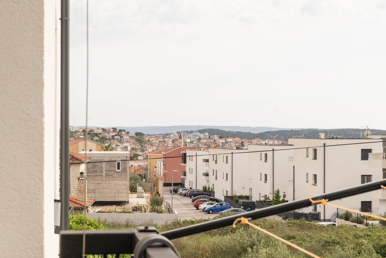 Others 5, Modern Apartment Domina, With Balcony and Parking, Trogir
