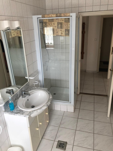 Bathroom 4, Revfulop csoda, Tapolca