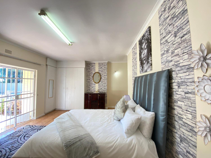 Others 5, DMpire Suite, City of Johannesburg