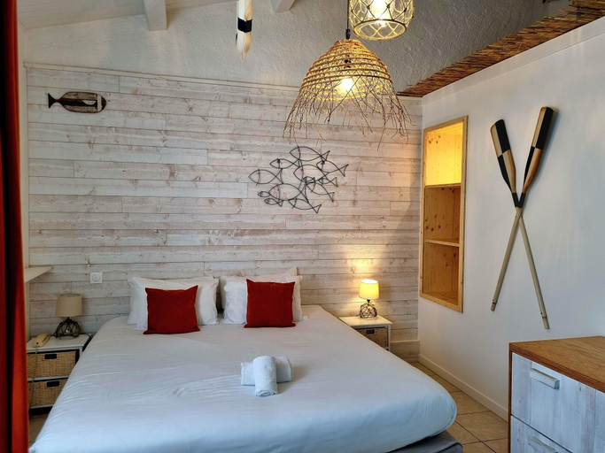 Bedroom 3, Ile de Lumiere, Charente-Maritime