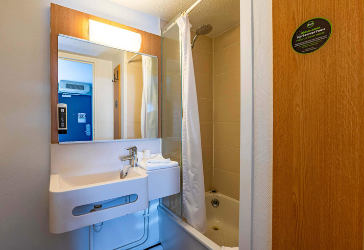 Bathroom 4, B&B Hotel Saint Etienne - La Terrasse, Loire