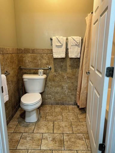 Bathroom 4, Weiss Lake Lodge, Cherokee