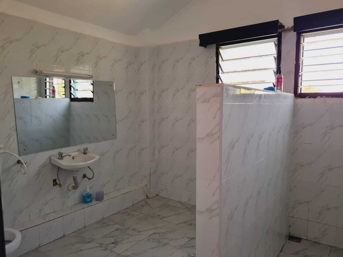 Bathroom, Lux Suites Sanuna Villas Diani, Msambweni