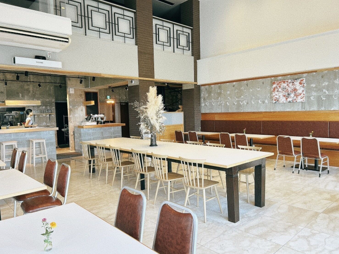 Food & Drinks 5, Royal Hotel, Yomitan