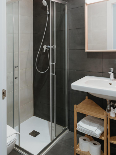 Bathroom 5, Apartamentos Espai Progres by Be Barcelona, Barcelona