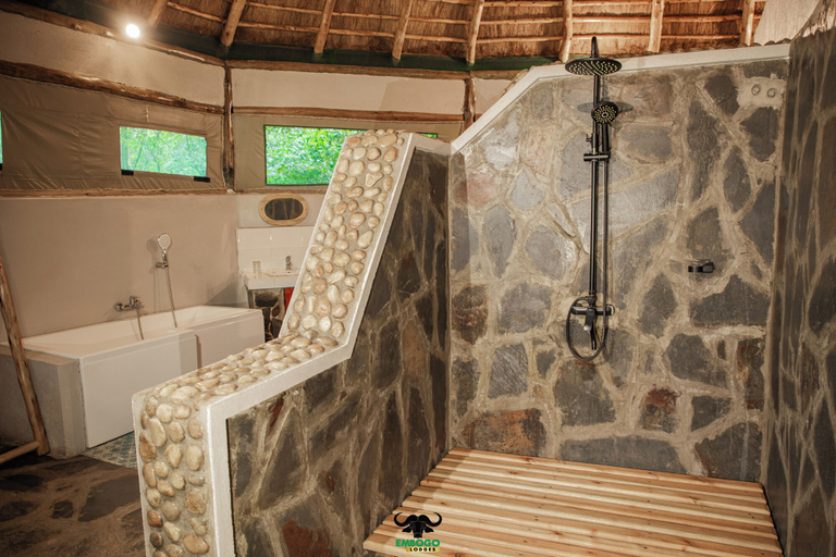Bathroom 3, Embogo Lodges, Kinkiizi