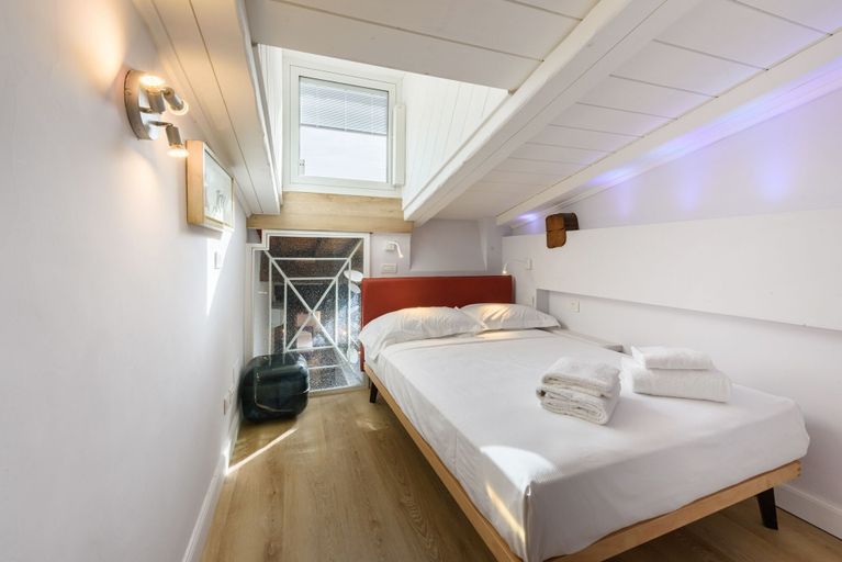 Room 5, Giglio Celeste by Mmega, Florence